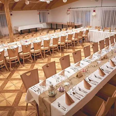 Wellness & Restaurant U Fandy ホテル Lhotka